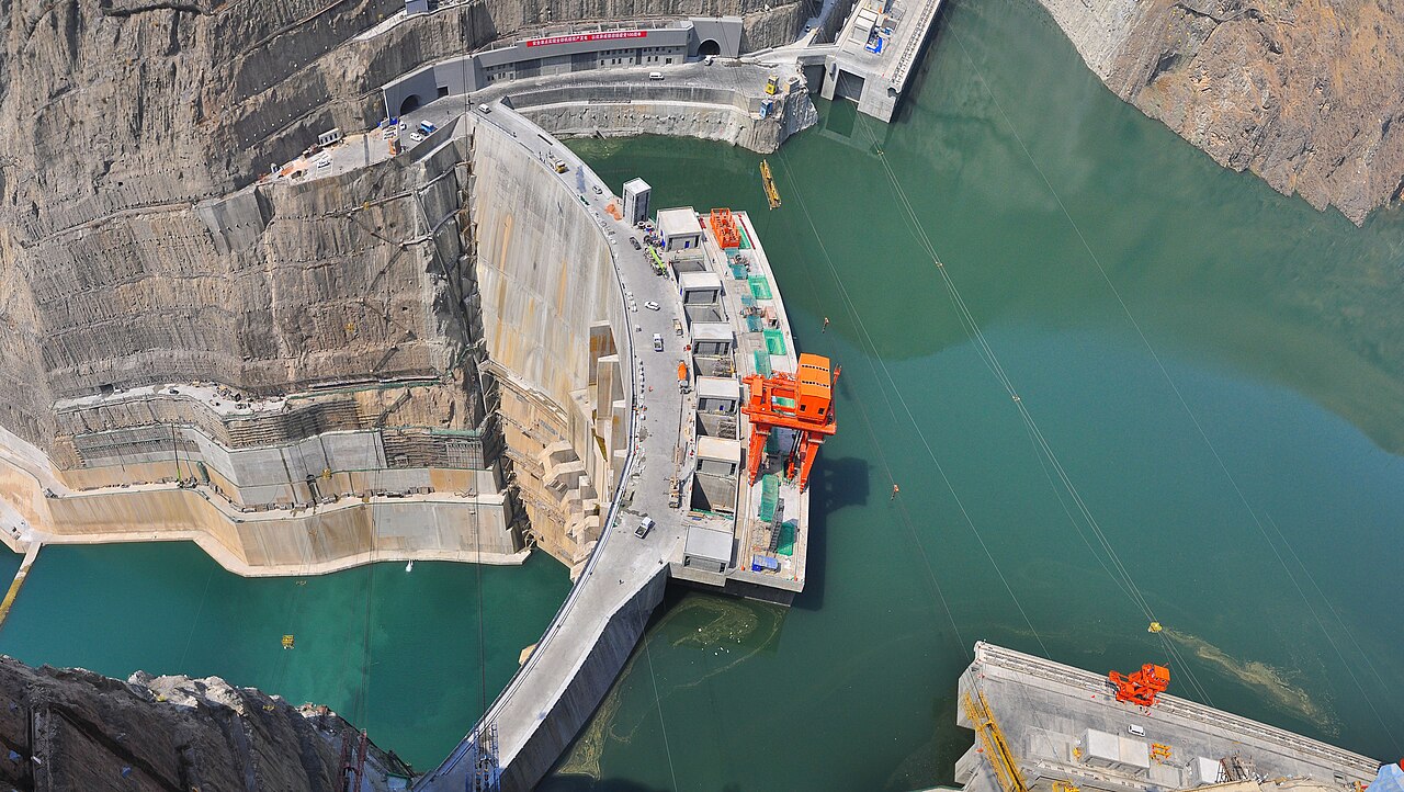 公司承建水利枢纽工程